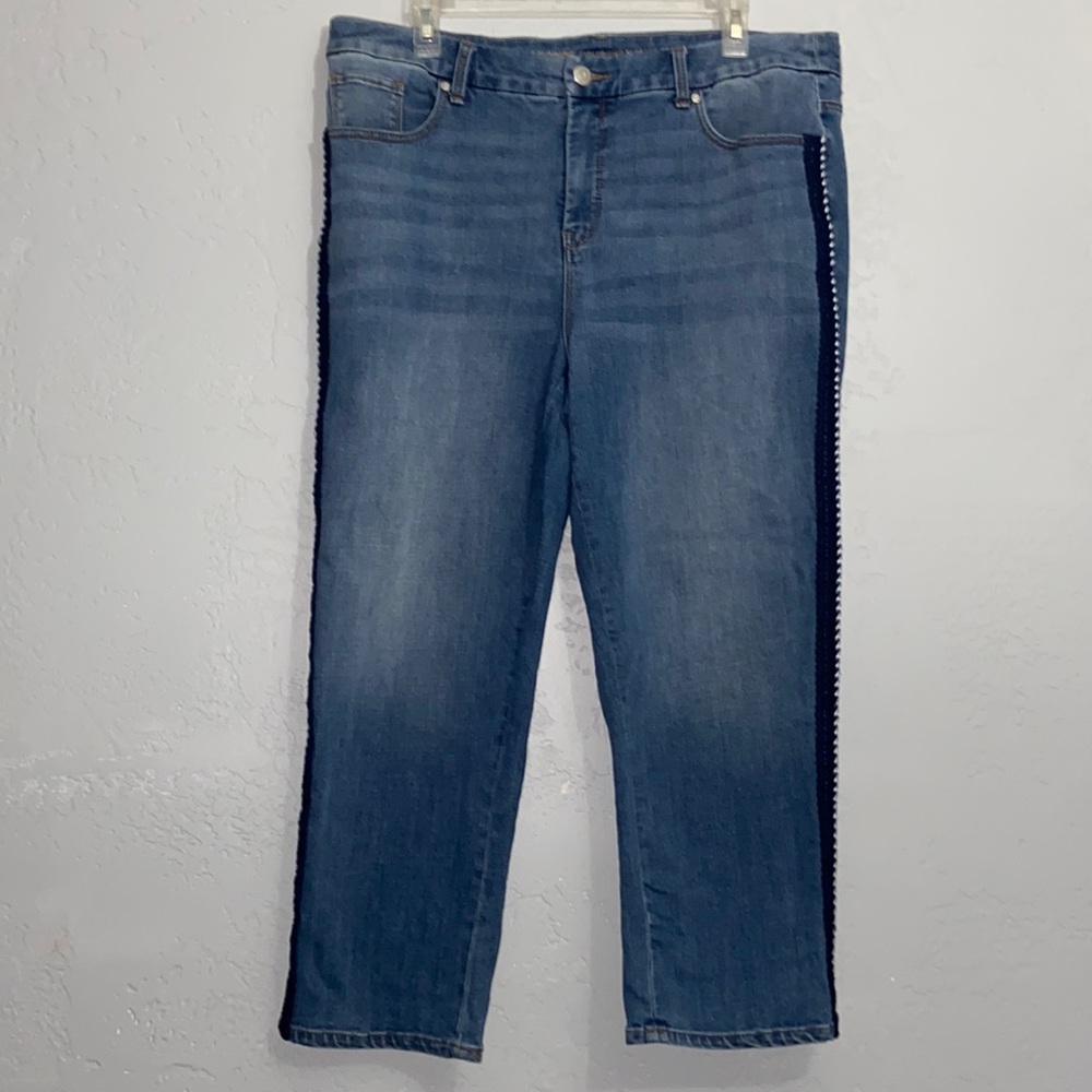 Chico’s So Slimming Girlfriend Slim Leg Crop Jeans Denim Side Details 2.5 (14)
